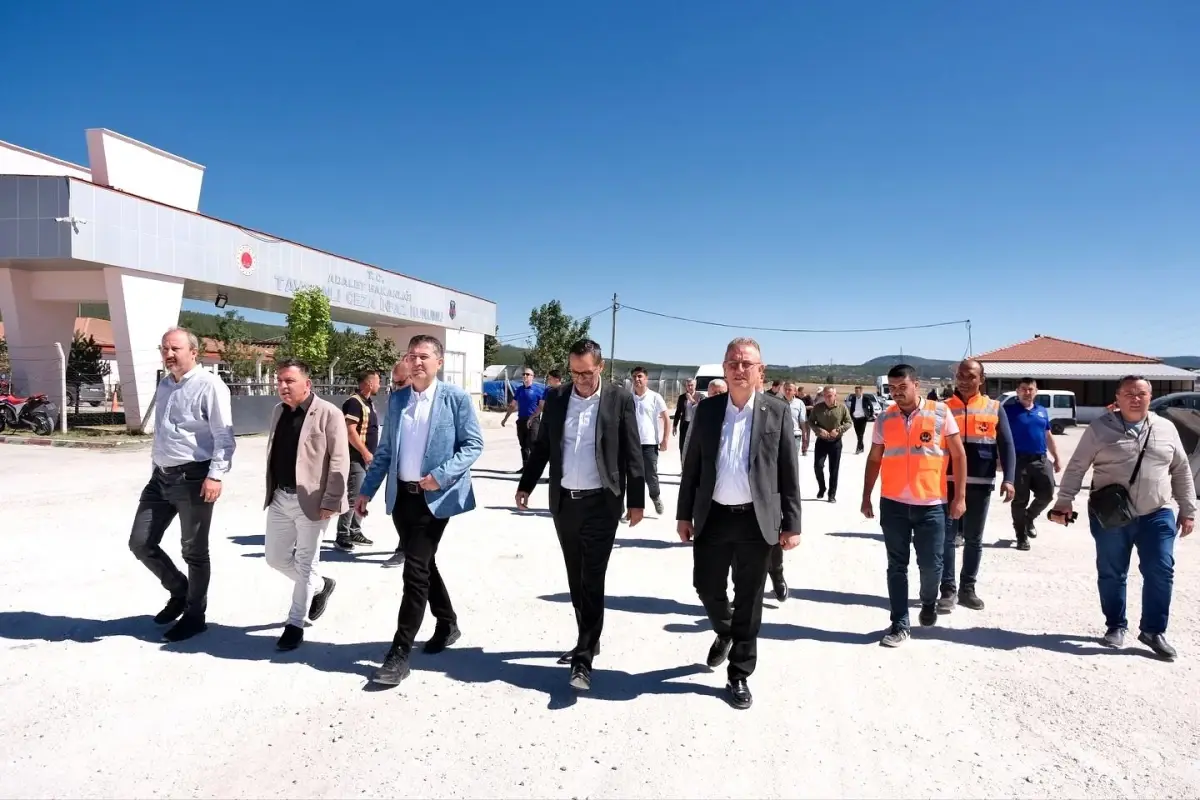 tavsanlida cezaevi yoluna asfalt duzenlemesi NrbDcVdT