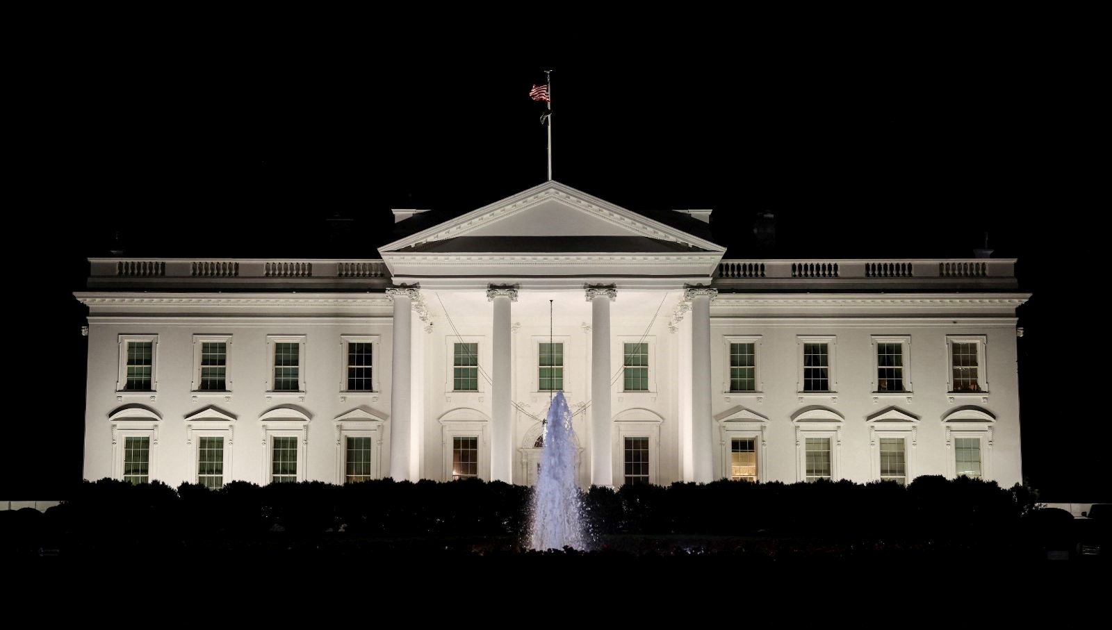 trump midas sendromu yasiyor beyaz sarayi altinla doldurmaya devam ediyor yabanci liderler cildiriyor BN1idrGQ