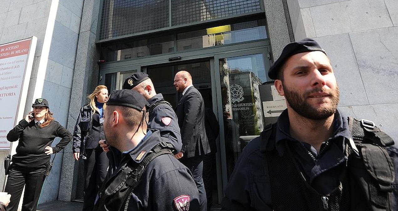 uzun namlulu silahlarla yakalanmislardi italyayi ayaga kaldiran 2 turkun kim olduguortayacikti wZ3pfmBz