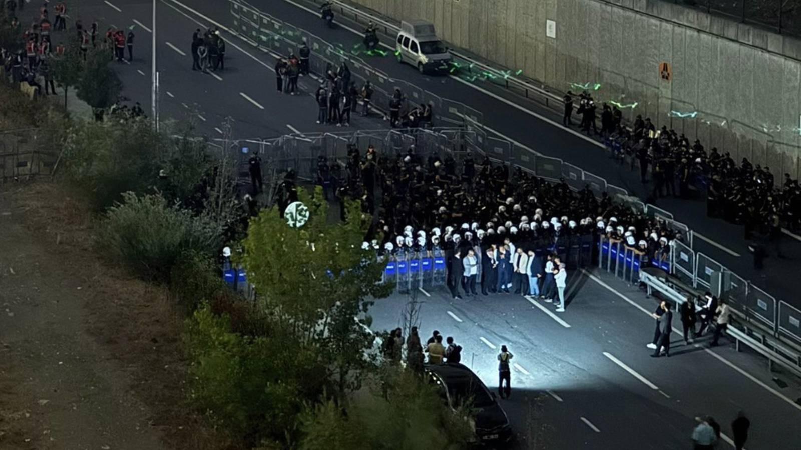 yesil sol parti 12 eylulun yil donumunde darbe uygulamalari ejErjHtc