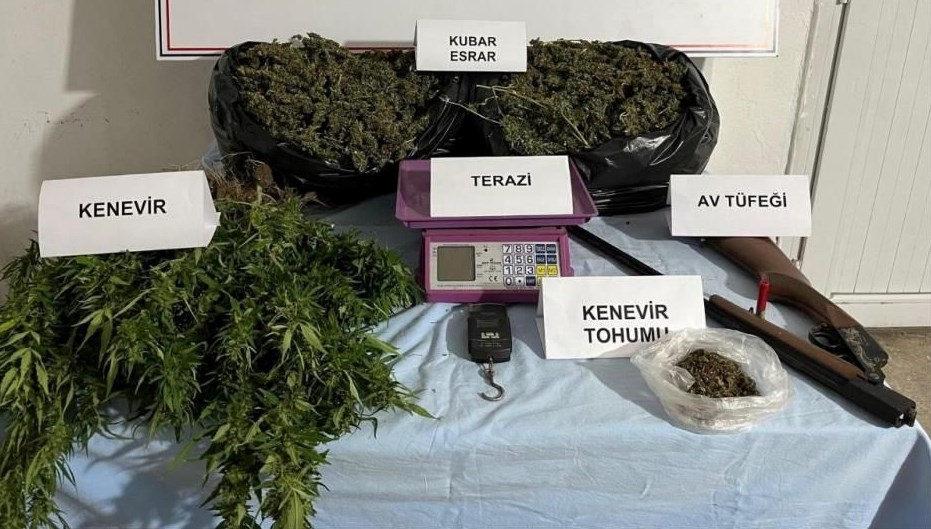 adanada uyusturucu operasyonu 10 kilodan fazla esrar ele gecirildi cv5ZEYLG