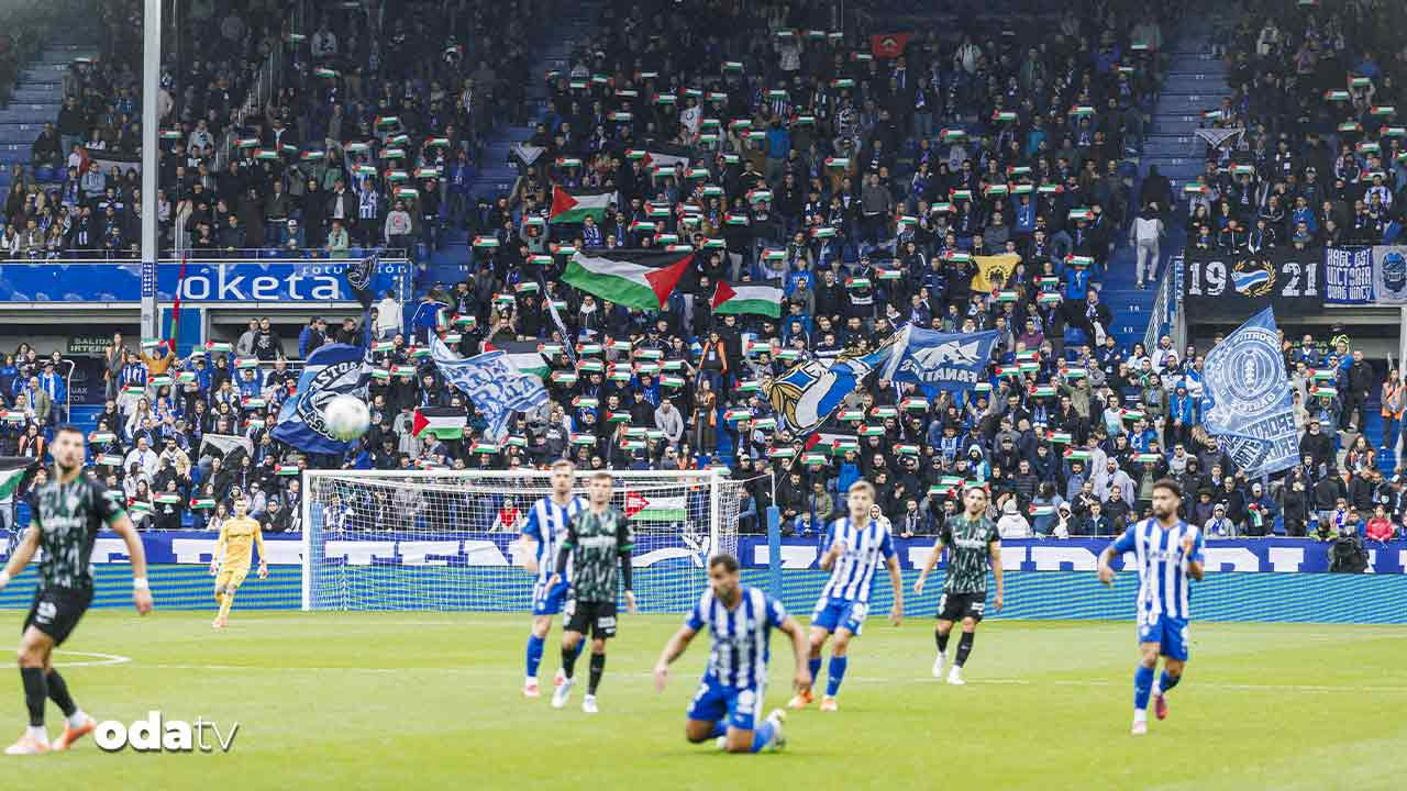 alaves taraftarlari filistin bayragi acti HyUhYth3