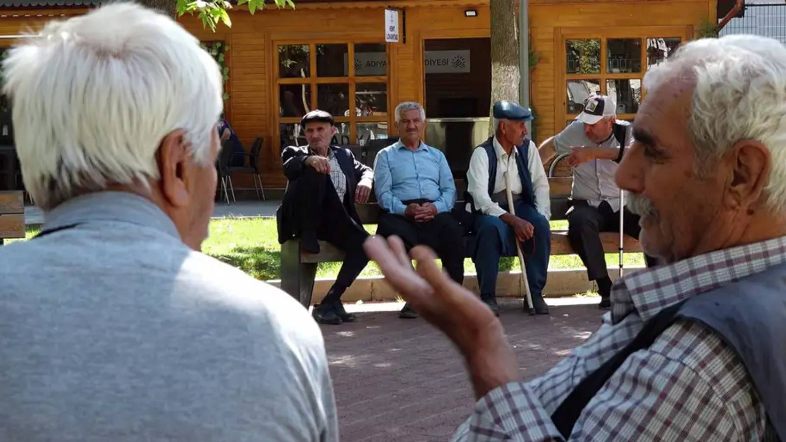 dusuk emekli ayligi ve hayat pahaliligi yasli yurttaslari iskura yoneltiyor ky8L6PQq.jpg