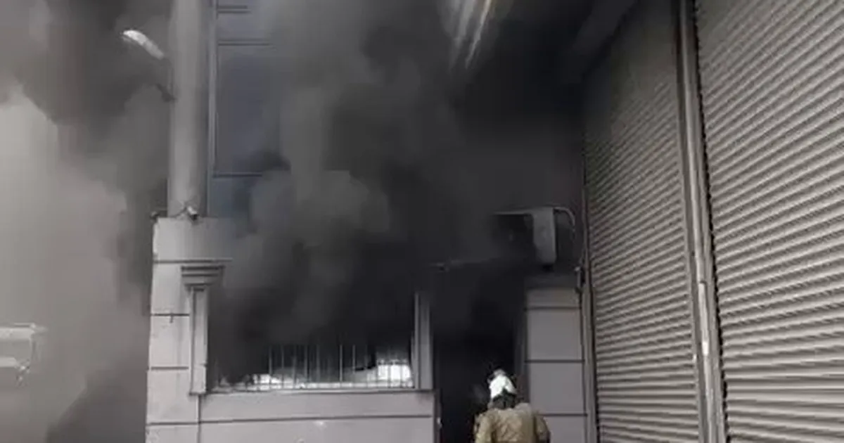 istanbul eyupsultanda is haninda depo yangini x3am7DdM