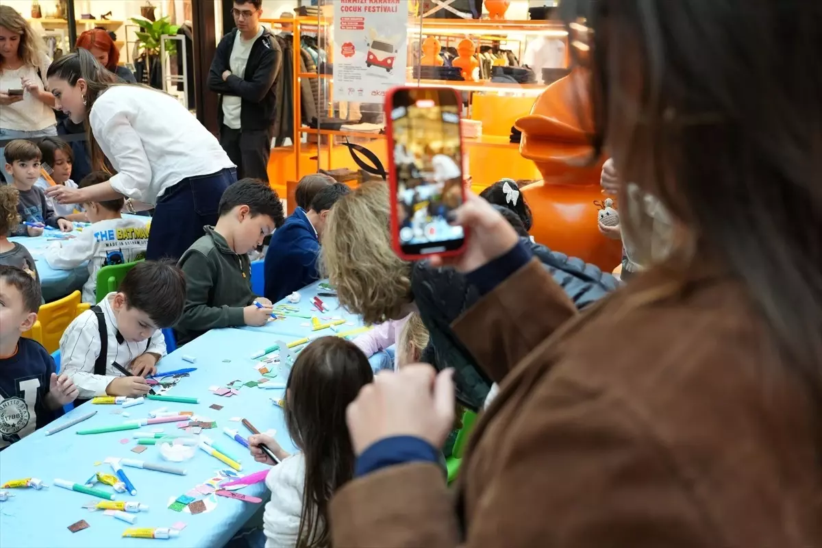 kirmizi karavan projesi ile cocuklar gelecege umut tasiyor POcZJhPJ.jpg