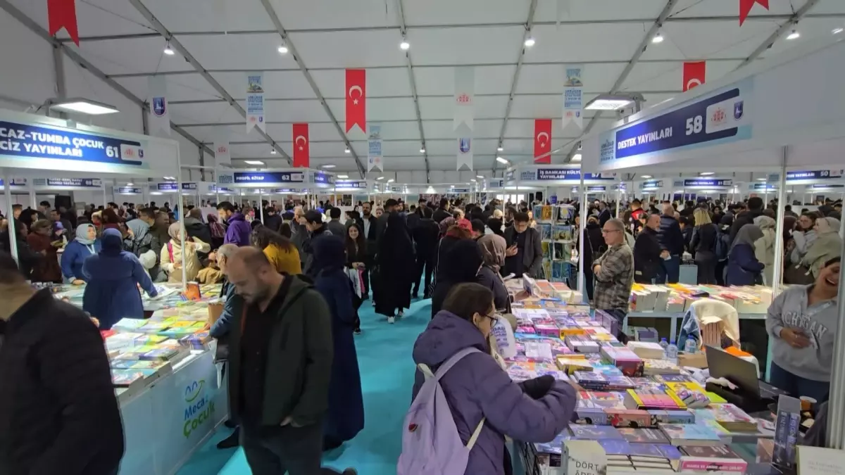 uskudar kitap fuarinda kitap okuma aliskanligina vurgu gcZlMLhV