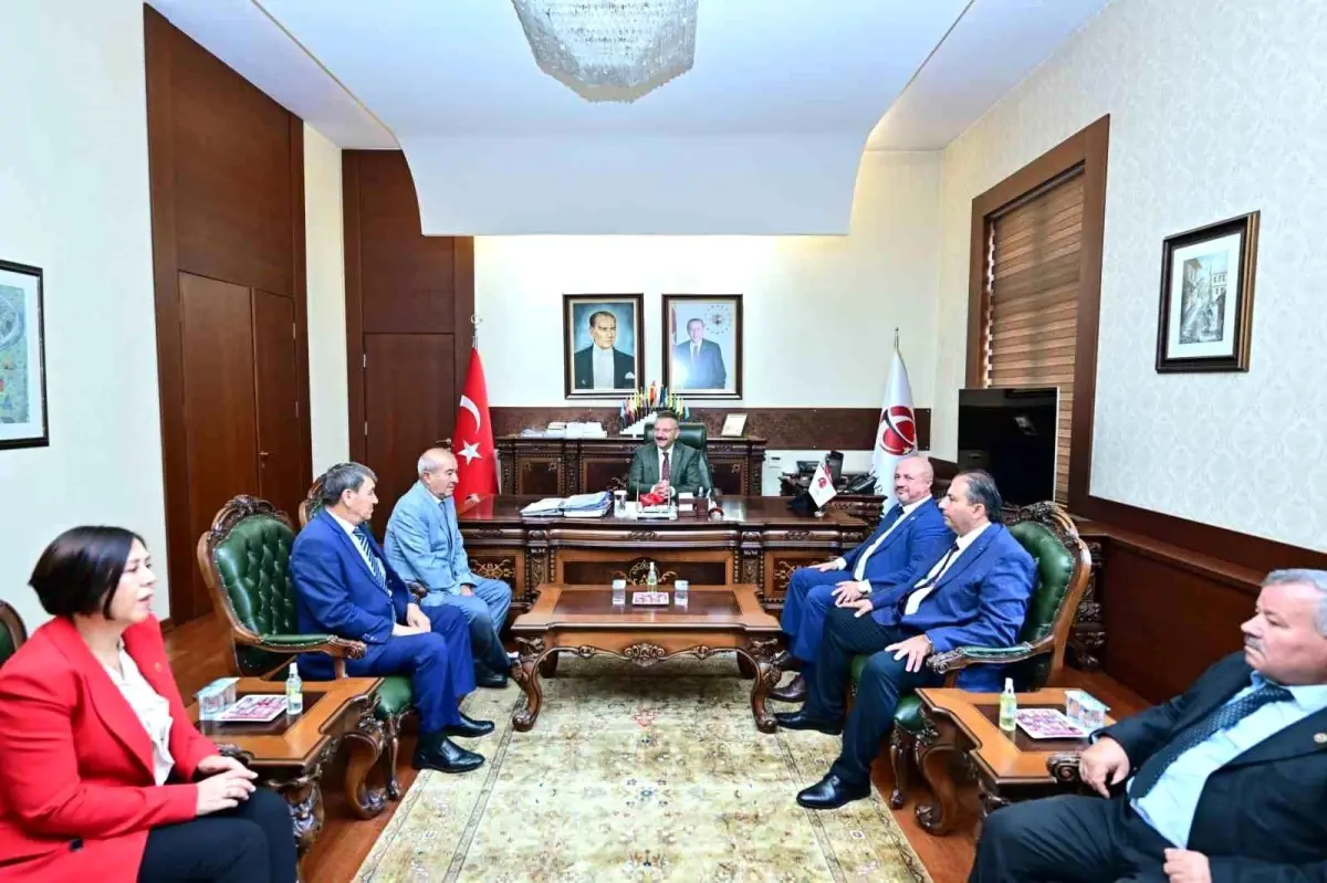 vali aksoydan muhtarlara plaket toreni KBFxuGc9.jpg