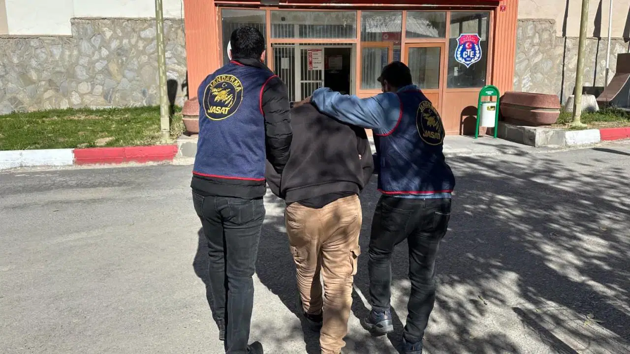 9 yildir araniyordu jandarma operasyonu ile yakalandi fD3k9HYR.jpg