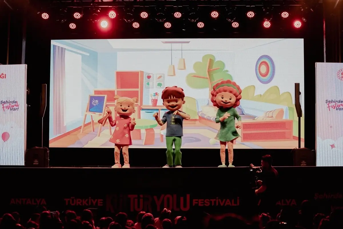 antalya kultur yolu festivali sanatla bulustu SZipu1gY.jpg