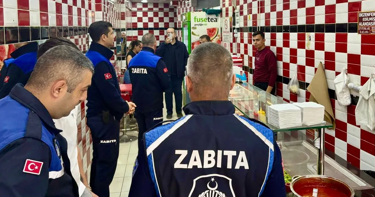 Bursa Gemlik’te dönercilere hijyen denetimi…10 kilo sağlıksız ürüne imha!