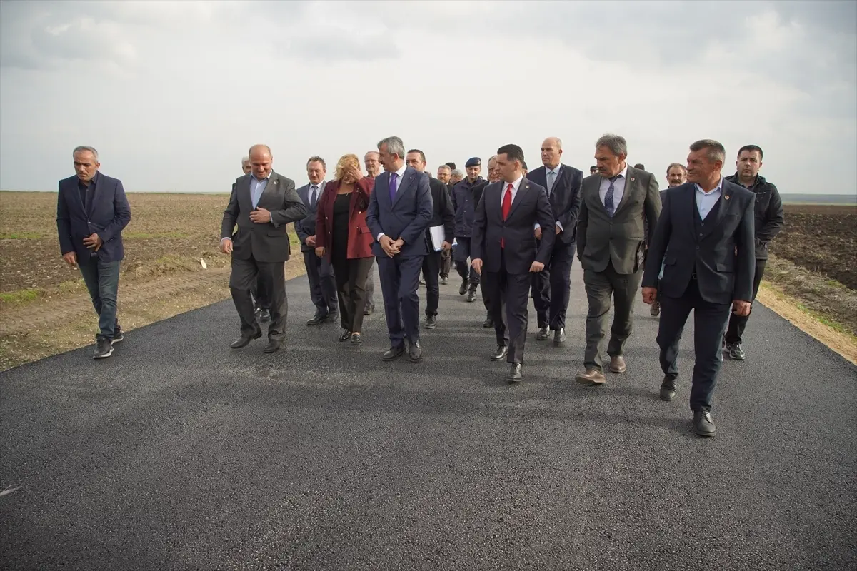 Edirne’de Köy Yolları Sıcak Asfaltla Yenileniyor