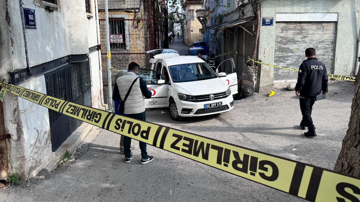 izmirde kizilay personeline silahli saldiri z9GXxCZD.jpg