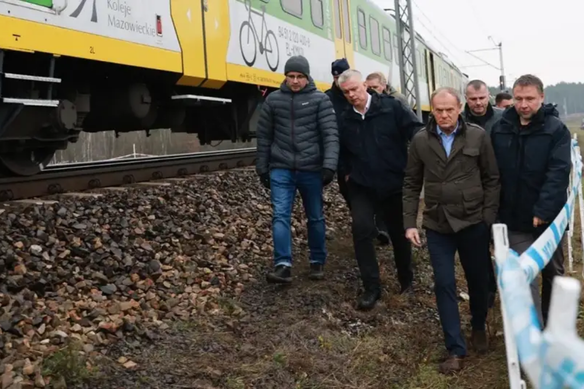 Polonya Başbakanı, demir yolu sabotajından sorumlu 2 kişinin Rus istihbaratına çalıştığını söyledi