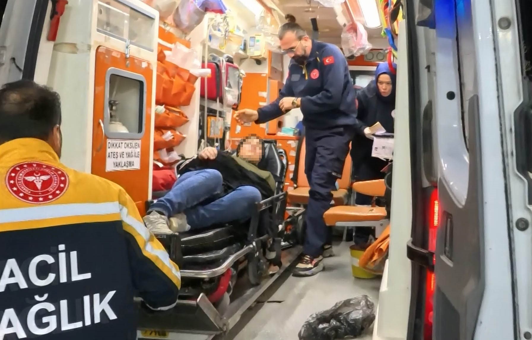 Hamile kadını dövüp sokağa attılar. Mahalleli çığlıkları duyup ihbar etti