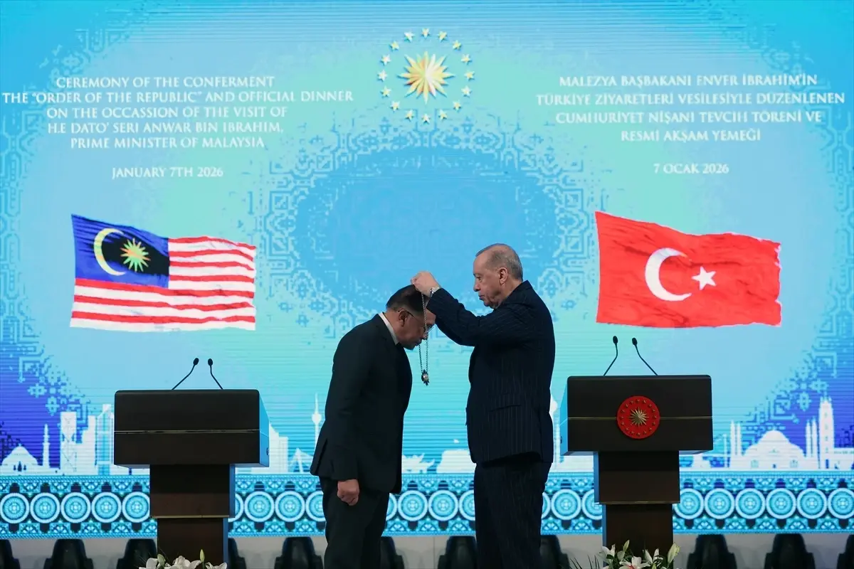 Erdoğan’dan Malezya Başbakanı’na Nişan