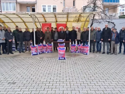 Bozüyük’te Yerli Kuraklığa Dayanıklı Nohut Tohumları Çiftçilere Dağıtıldı