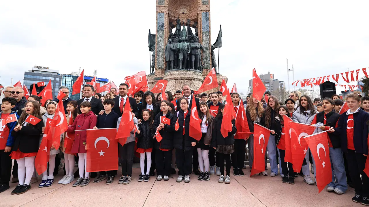 Taksim’de İmamoğlu Olmadan Geçen Bir 23 Nisan: İBB Başkanvekili Nuri Aslan, Zeynep Mira’ya Görevi Devretti
