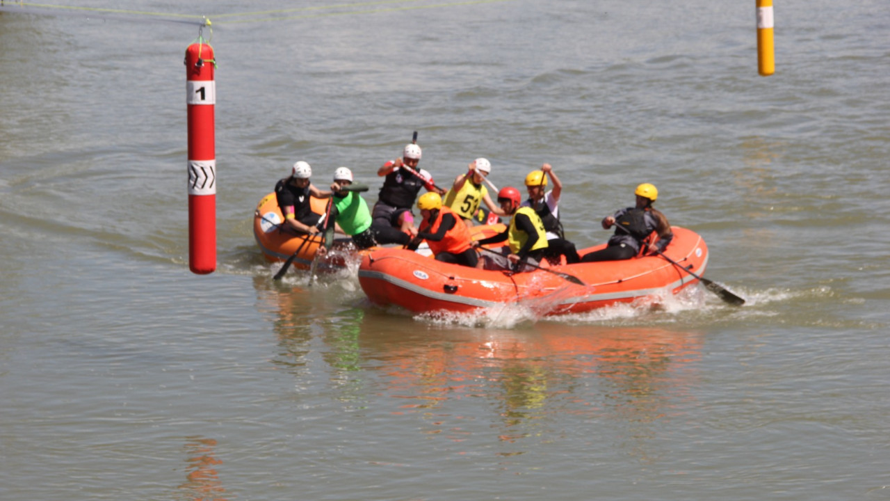 bingolde-rafting-sampiyonasi-horon-ve-halayla-birlik-mesaji-verildi-ObVnp772